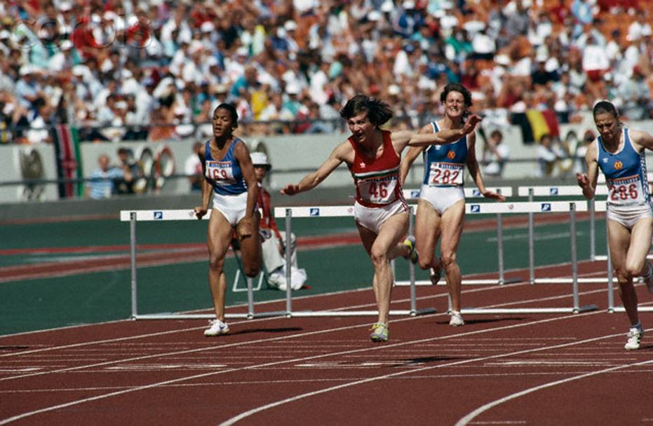 100 ostacoli:  nel 1988 Yordanka Donkova corre in  12”21 in gara a Stara Zagora. Corbis